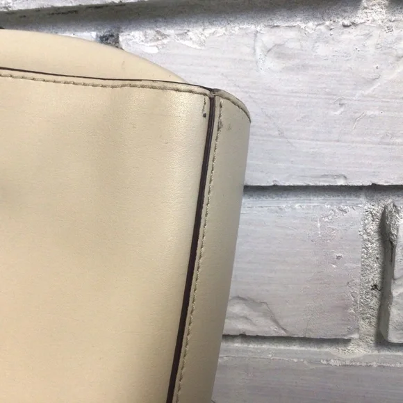 👛🥂 HOST PICK 👛🥂KATE SPADE LEATHER CREAM AND BLACK CROSSBODY BAG EUC - Picture 10 of 14